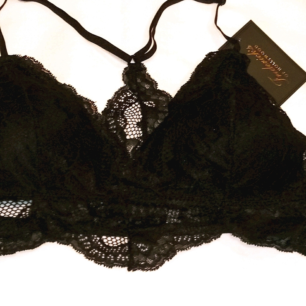 B2 - Fredericks of Hollywood Bralette. Size M. NWT.